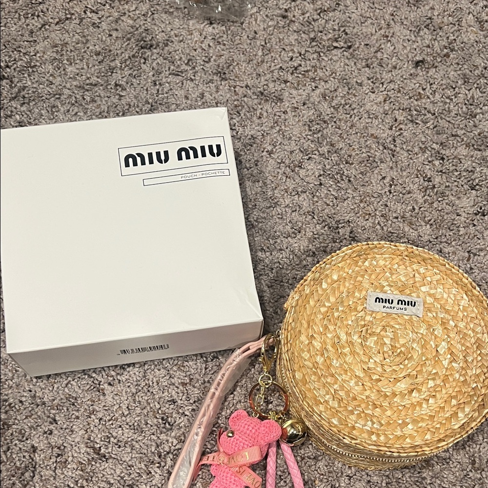 Miu Miu Straw Circle Bag with Pink Bear Charm - Picture 4 of 6